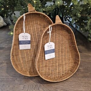 Pear-Shaped Woven Basket Tray Set Of 2